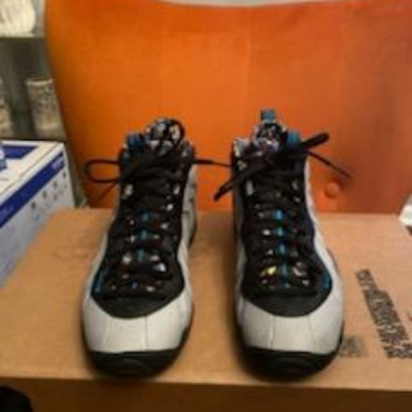 Sneakers - Picture 1 of 5